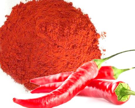 Paprika e pimenta no chão vermelho