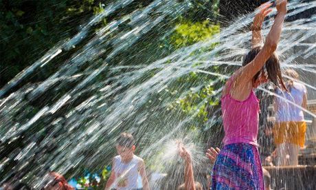 Como sobreviver ao calor em uma cidade abafada?